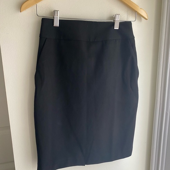 Express Black Pencil Skirt Size 0 Mini Classic Business Casual Office Basics - Picture 1 of 3